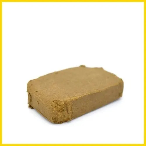 Vue rapprochée de la fleur CBD Le Mousseux, offrant des effets apaisants et une expérience unique, disponible sur goldenking.fr