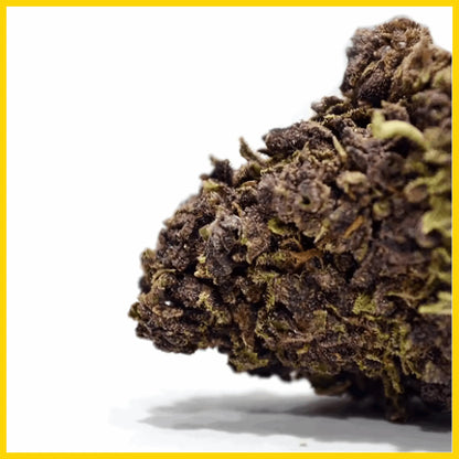 Zoom sur la fleur CBD Purple Haze, avec des arômes riches et des effets relaxants intenses, disponible sur goldenking.fr